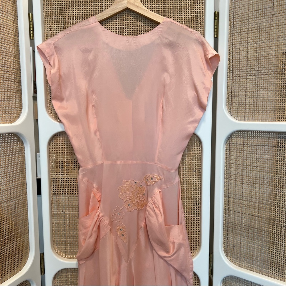 Stunning unique Elegant Pink Dress with Floral Embroidery and rhinestones size 4